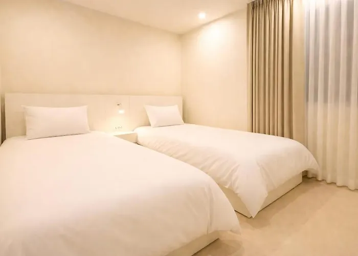 Hongdae Private House 6room 4bath 10beds *