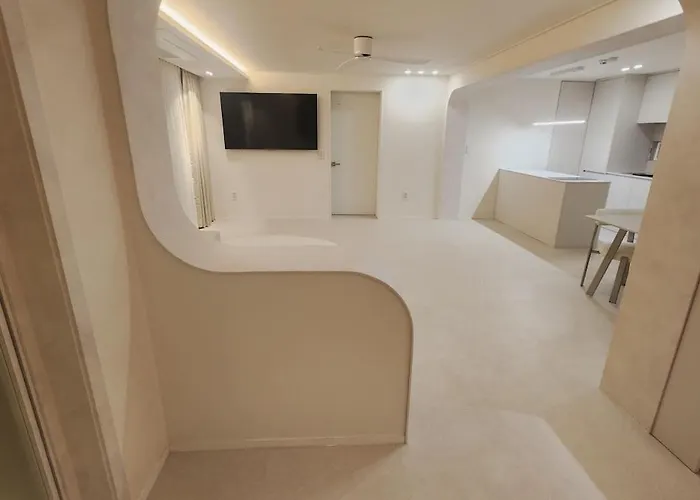 Hongdae Private House 6room 4bath 10beds *